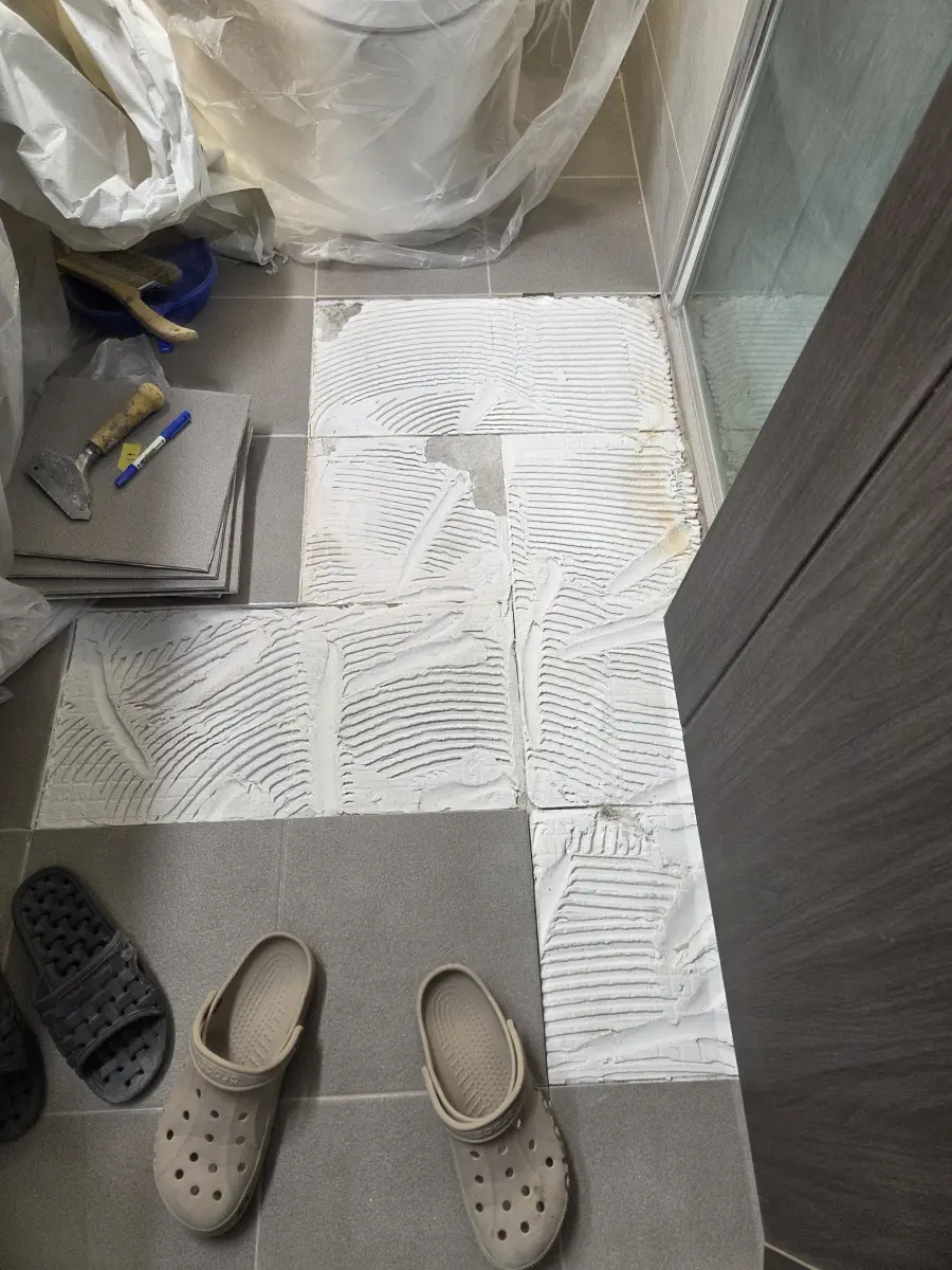 오산 바닥타일 파손 부위 시공 전 모습
